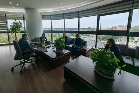 縣科協(xié)黨組書(shū)記、主席胡喜春赴開(kāi)發(fā)區(qū)走訪(fǎng)企業(yè)